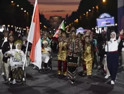 Kenakan Baju Adat, Kontingen Indonesia Menari di Pembukaan Paralimpiade Paris 2024