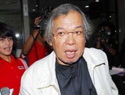 Prihatin Atas Mundurnya Airlangga, Politisi Senior PDIP: “Dia Berjasa Besar, harusnya Jokowi dan Prabowo Melindungi”