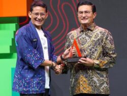 Fadel Muhammad Terima Penghargaan dalam Pembangunan Nasional di IDeaward 2024