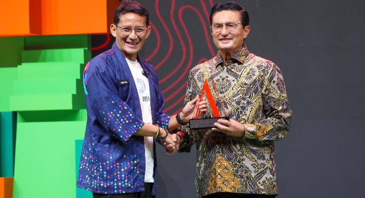 Fadel Muhammad Terima Penghargaan dalam Pembangunan Nasional di IDeaward 2024