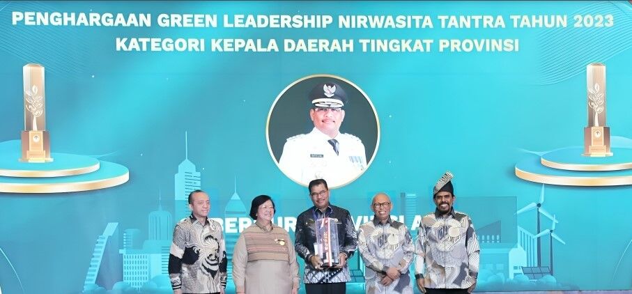 Sejumlah kepala daerah dan anggota DPRD Terima Penghargaan Green Leadership Nirwasitra Tantra 2024