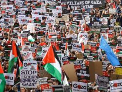 Unjuk Rasa Puluhan Orang ‘Garis Merah untuk Gaza’ Padati Jalan-jalan di Brussels Hari Minggu