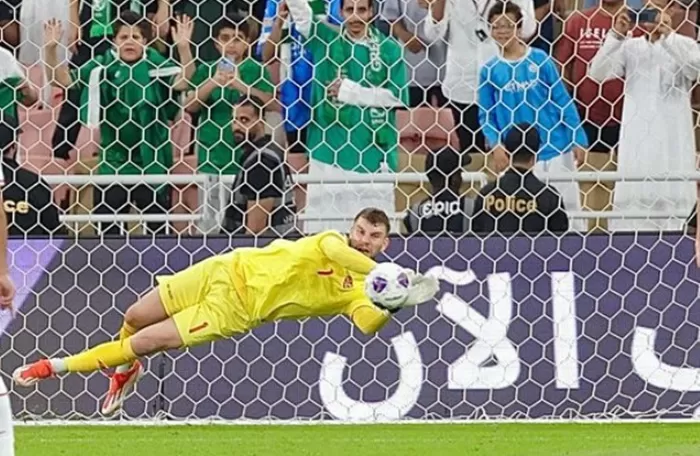 Kiper Timnas Indonesia Dikabarkan Pindah Permanen ke Klub Besar Belanda, Ajax