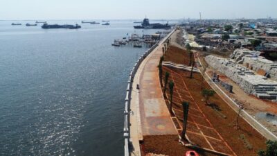 Persiapan Pembanggunan Tanggul Laut Raksasa di Utara Jakarta Dikaji Seksama