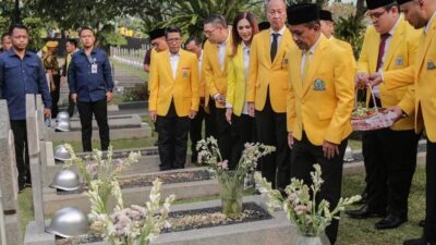 Peringati HUT ke-60 Golkar, Bahlil Pimpin Kader Ziarah ke TMP Kalibata