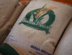 Perum Bulog dan Kodim 1707/Merauke Salurkan Bantuan Beras ke Masyarakat Distrik Ilwayab, Papua Selatan