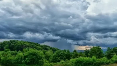 Cuaca Sebagian Besar Wilayah Indonesia Berawan Hingga Hujan pada Hari Jumat Ini
