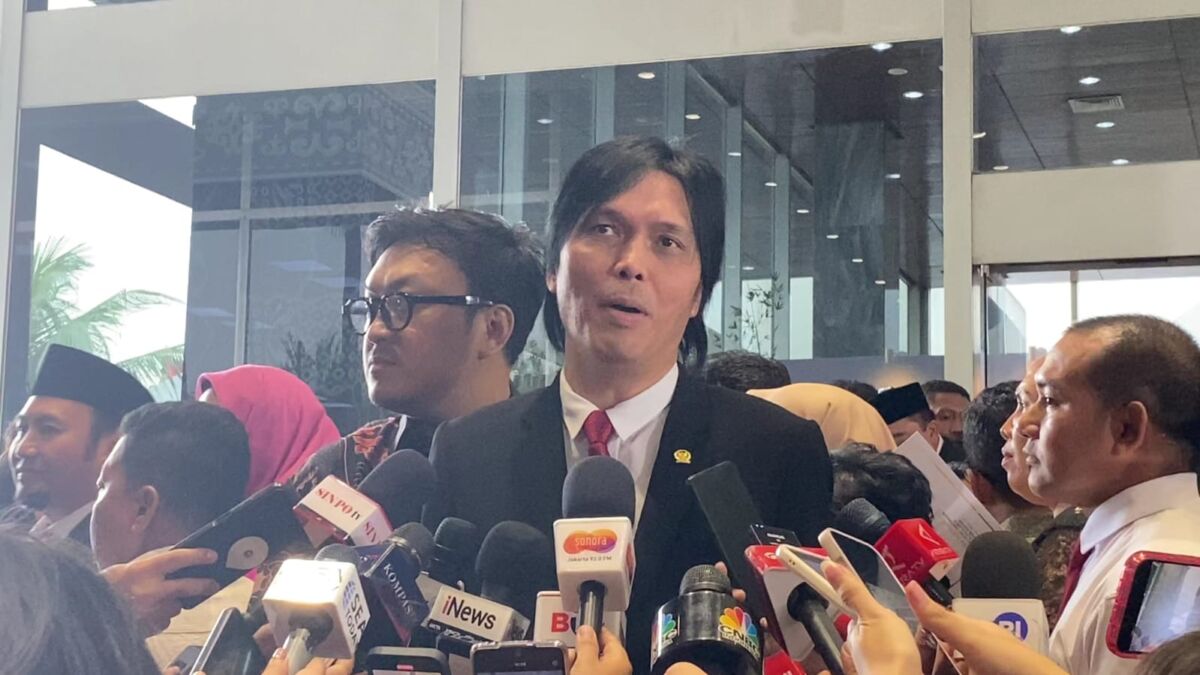 Once Ngaku Tak Masalah Jika Satu Komisi dengan Ahmad Dhani