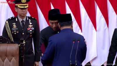 Yel-yel 'Terima Kasih Pakde Jokowi' Menggema Usai Pelantikan Prabowo Presiden
