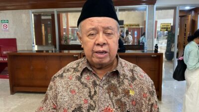 DPR Prihatin Ada Siswa SD Dihukum Belajar di Lantai karena Belum Bayar SPP