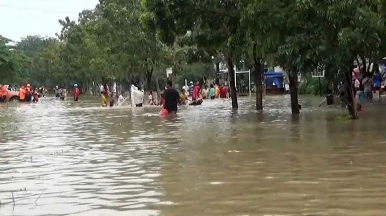 Hujan Deras, Sejumlah Titik Kota Solo Terendam Banjir