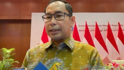Kemenlu RI Sudah Berhasil Evakuasi 78 WNI dan Seorang WNA dari Tiga Negara Konflik di Timur Tengah
