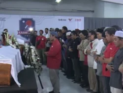Penghormatan Terakhir dari Pimpinan dan Rekan Almarhum, Dua Jenazah Jurnalis Korban Kecelakaan Disemayamkan di Kantor TvOne