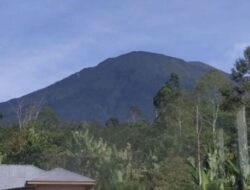 Gunung Dempo Erupsi, Dikabarkan Ada 68 Pendaki di Sana