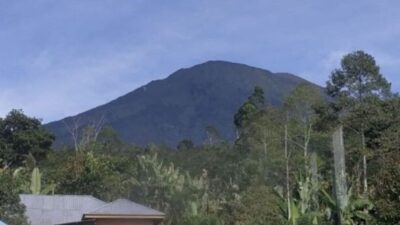 Gunung Dempo Erupsi, Dikabarkan Ada 68 Pendaki di Sana