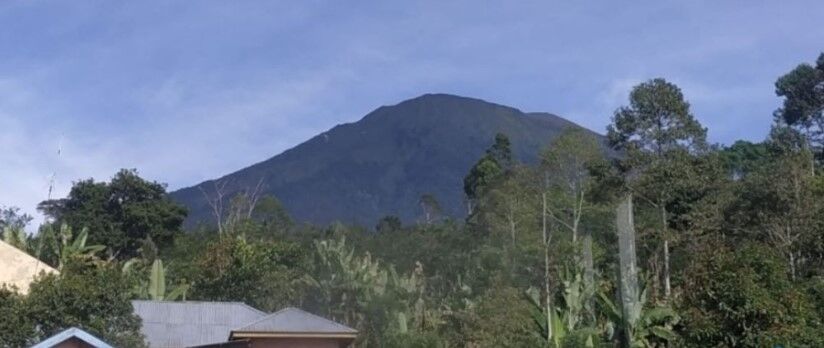 Gunung Dempo Erupsi, Dikabarkan Ada 68 Pendaki di Sana