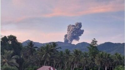 Aktivitas Kegempaan Gunung Dukono Masih Tinggi Masyarakat Dilarang Dekati Radius 3 Kilometer dari Puncak