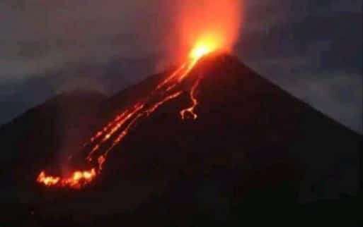 Gunung Lewotobi Erupsi Lima Kali Hari Sabtu, Lontarkan Abu Vulkanik Hingga 2 Kilometer di Atas Puncak