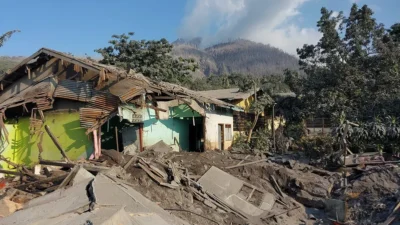 TNI AD Bantu Pulihkan Desa Terdampak Erupsi Gunung Lewotobi