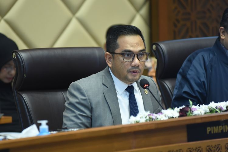 Ketua Komisi II DPR Desak KPU Klarifikasi Soal Rahasia Data Capres-Cawapres