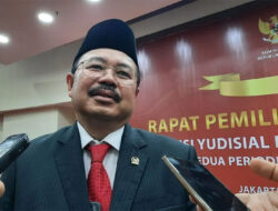 Ketua KY Klaim Semua Calon Hakim Agung yang Lolos Seleksi Bebas KKN