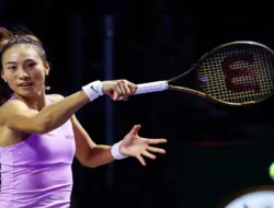 TENIS — Kalahkan Paolini, Zheng Qinwen Melenggang ke Semifinal WTA Finals