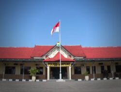 Polres Sampang Kerahkan Brimob Cari dan Tangkap Seorang Laki-laki yang Acungkan Celurit Jelang Pemungutan Suara Pilkada Serentak 2024