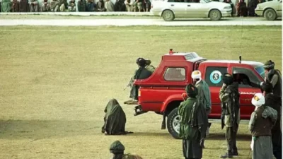 Ditonton Ribuan Warga, Taliban Eksekusi Mati Terpidana di Stadion
