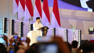 Sebulan Pimpin Kabinet, Prabowo Klaim Bekerja Kompak Layaknya Tim Sepak Bola