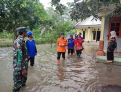 Warga di Sejumlah Desa Terpaksa Mengungsi Akibat Banjir Melanda Kecamatan Tempurrejo, Jember