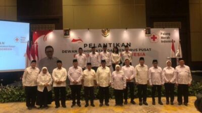 Lantik Pengurus PMI, Agung Laksono Minta Pemerintah Akhiri Dualisme