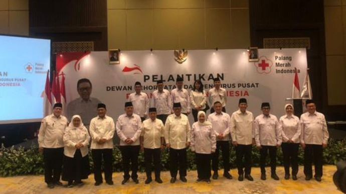 Lantik Pengurus PMI, Agung Laksono Minta Pemerintah Akhiri Dualisme