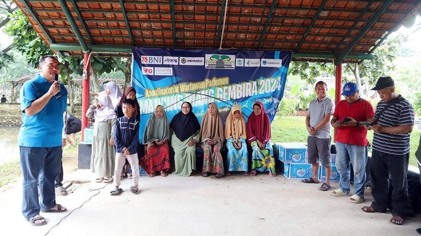 Peringati HKSN, KWP Beri Santunan pada Lansia dan Lomba Mancing Antar-wartawan