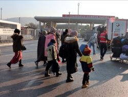 Ribuan Warga Suriah Kembali ke Tanah Air Mereka Pasca Rezim Assad Tumbang