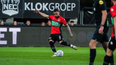 SEPAK BOLA — Calvin Verdonk Cetak Gol Spektakuler Saat Nijmegen Tekuk Fortuna 4-1 di Liga Belanda