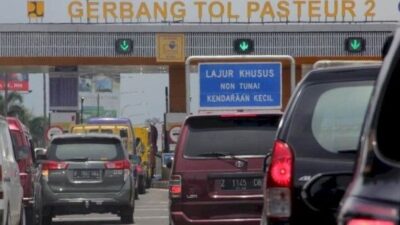 Untuk Sementara Kendaraan Dilarang Keluar di Gerbang Tol Pasteur Bandung