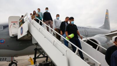 Kelompok Migran Pertama yang Dideportasi Pemerintahan Donald Trump Tiba di Kolombia