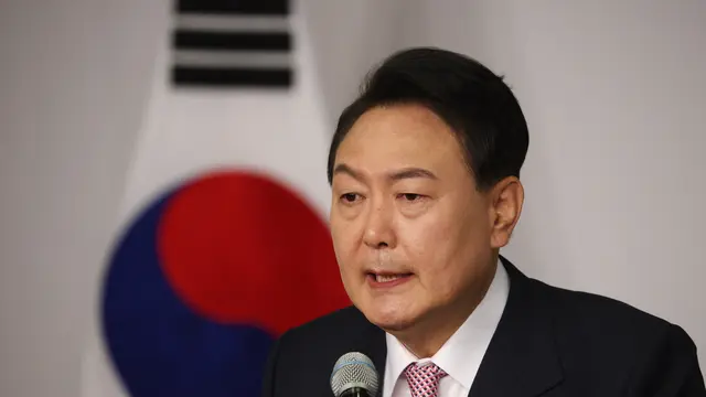 Usai Dimakzulkan, Presiden Korsel Yoon Suk Yeol Resmi Ditahan