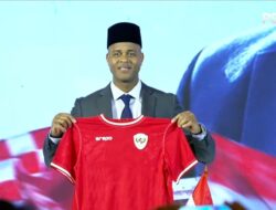 Resmi Diperkenalkan Jadi Pelatih Timnas Indonesia, Kluivert: Saya Akan Berikan yang Terbaik
