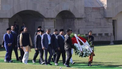 Sambangi Makam Mahatma Gandhi, Prabowo Bawa Karangan Bunga
