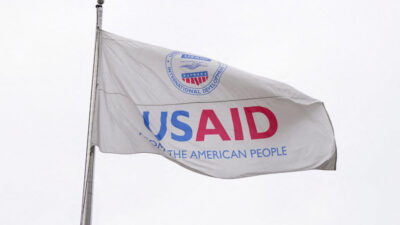 Sekelompok Anggota Senat dan DPR dari Partai Demokrat Dibubarkan Saat Akan Memasuki Kantor Pusat USAID