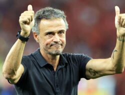 PSG Pertahankan Pelatih Luis Enrique hingga 2027