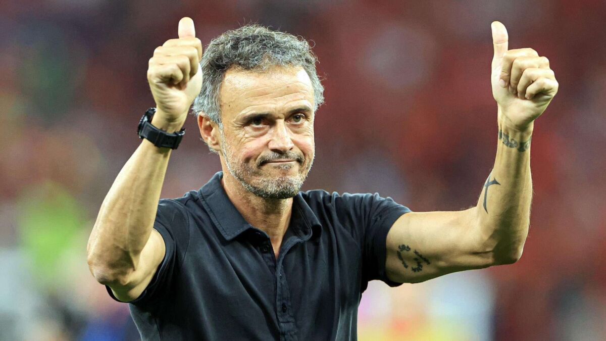 PSG Pertahankan Pelatih Luis Enrique hingga 2027