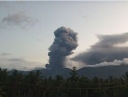Gunung Dukono Erupsi dengan Ketinggian Lebih dari 1 Kilometer dari Puncaknya