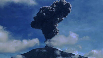 Gunung Marapi di Sumbar Erupsi Jumat Malam