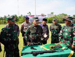 Warga Bireun Serahkan Dua Granat dan Senjata Api Sisa Konflik Aceh ke Pangdam Iskandar Muda