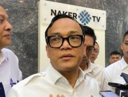 Respons Soal Maraknya PHK, Wamenaker Bilang Masih Banyak Lapangan Kerja yang Tersedia