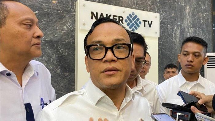 Respons Soal Maraknya PHK, Wamenaker Bilang Masih Banyak Lapangan Kerja yang Tersedia