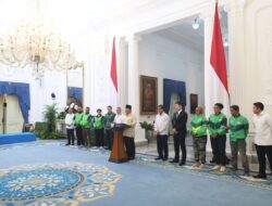 Perintah Prabowo, Perusahaan Harus Beri THR ke Pengemudi Ojol dan Kurir