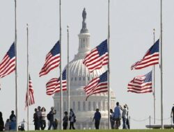 Penghormatan pada Mendiang Paus Fransiskus, Trump Perintahkan Kibarkan Bendera Setengah Tiang